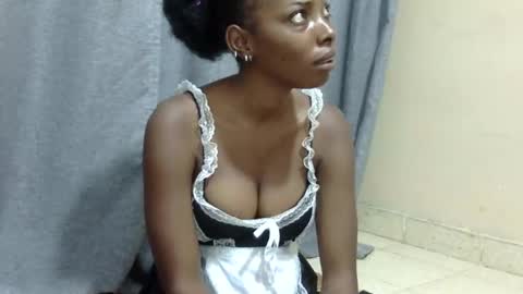 Snapshot of petite_tanya chatting on December 10, 3:20 am Tanya online show from December 10, 3:20 am