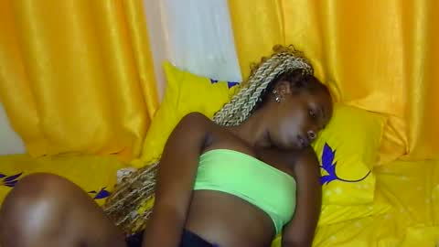 Snapshot of petite_tanya chatting on January 6, 1:19 pm Tanya online show from January 6, 1:19 pm