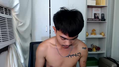 Snapshot of petiteasianx chatting on February 12, 2:21 pm Vrin online show from February 12, 2:21 pm