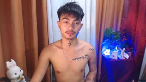 Snapshot of petiteasianx chatting on March 5, 12:44 pm Vrin online show from March 5, 12:44 pm