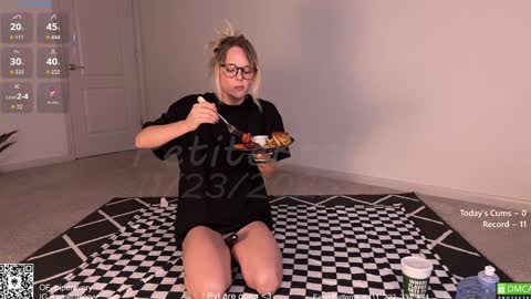 PiperAvery online show from November 23, 8:52 pm