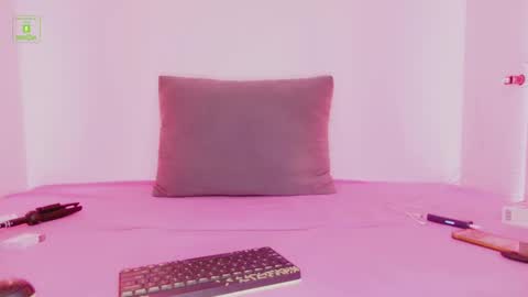 Snapshot of petitecharlize chatting on February 24, 1:35 am Charlize XL online show from February 24, 1:35 am