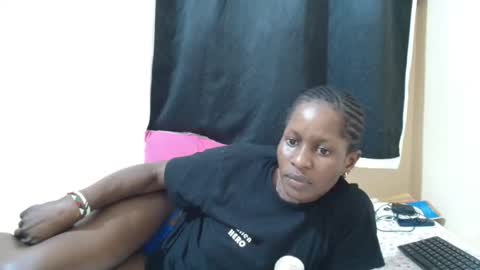 Snapshot of petitegirly12 chatting on September 27, 6:57 pm petitegirly12 online show from September 27, 6:57 pm