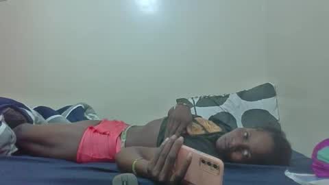 Snapshot of petitegirly12 chatting on October 14, 6:47 am petitegirly12 online show from October 14, 6:47 am
