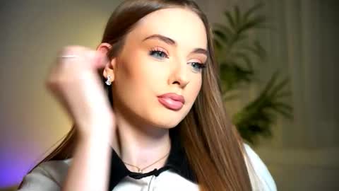 Petitegonwiild online show from September 24, 7:17 pm