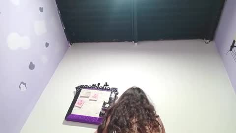 Snapshot of petiteivoryqueen chatting on December 23, 4:44 am danna online show from December 23, 4:44 am