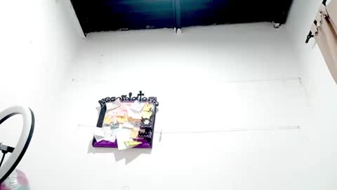 Snapshot of petiteivoryqueen chatting on September 18, 6:48 am danna online show from September 18, 6:48 am