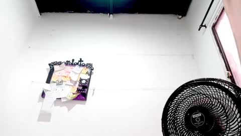 Snapshot of petiteivoryqueen chatting on September 27, 6:24 pm danna online show from September 27, 6:24 pm