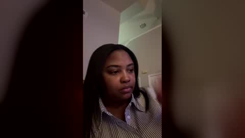 Snapshot of petitekinkxo chatting on February 5, 1:43 am petitekinkxo online show from February 5, 1:43 am