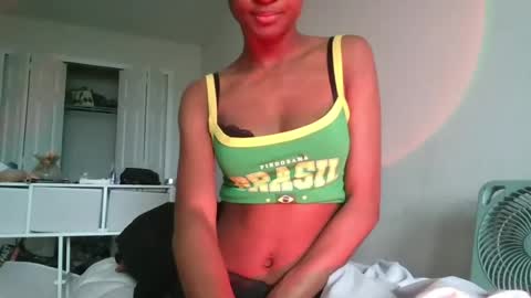 Petite Sire online show from June 28, 2:01 pm