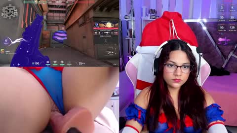 Snapshot of petitesofia_ chatting on December 13, 4:27 pm Sofia online show from December 13, 4:27 pm