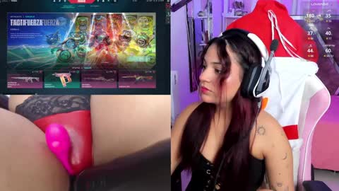 Snapshot of petitesofia_ chatting on December 14, 1:05 pm Sofia online show from December 14, 1:05 pm