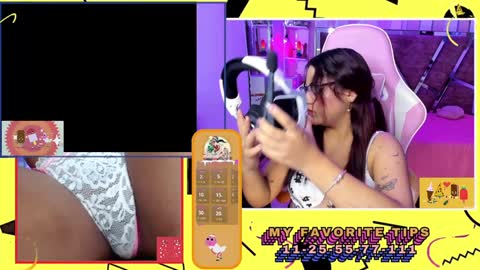 Snapshot of petitesofia_ chatting on January 2, 1:08 pm Sofia online show from January 2, 1:08 pm