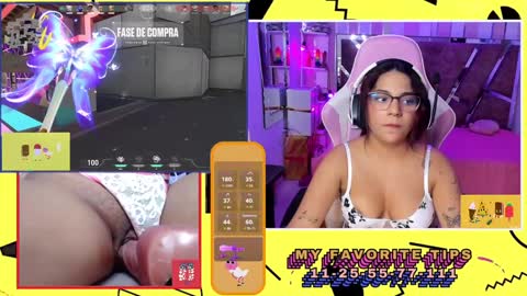 Snapshot of petitesofia_ chatting on January 2, 4:13 pm Sofia online show from January 2, 4:13 pm