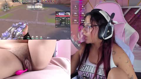 Snapshot of petitesofia_ chatting on January 6, 4:13 pm Sofia online show from January 6, 4:13 pm