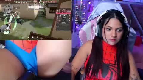 Snapshot of petitesofia_ chatting on February 13, 5:01 pm Sofia online show from February 13, 5:01 pm