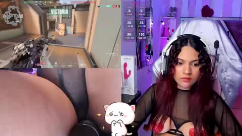 Snapshot of petitesofia_ chatting on February 14, 3:05 pm Sofia online show from February 14, 3:05 pm