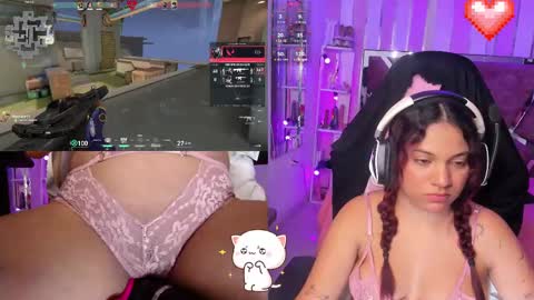 Snapshot of petitesofia_ chatting on February 25, 4:00 pm Sofia online show from February 25, 4:00 pm
