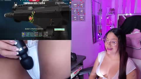 Snapshot of petitesofia_ chatting on March 12, 6:33 pm Sofia online show from March 12, 6:33 pm