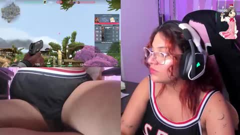 Snapshot of petitesofia_ chatting on September 10, 5:35 pm Sofia online show from September 10, 5:35 pm
