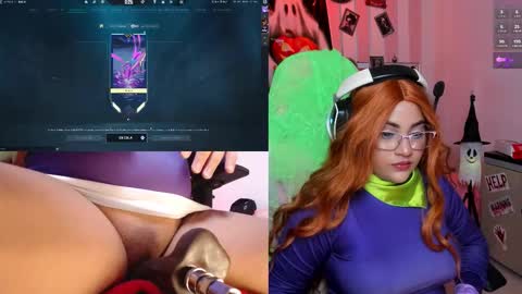 Snapshot of petitesofia_ chatting on October 22, 2:50 pm Sofia online show from October 22, 2:50 pm
