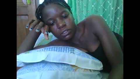 petitesweetchiq online show from November 28, 7:00 am