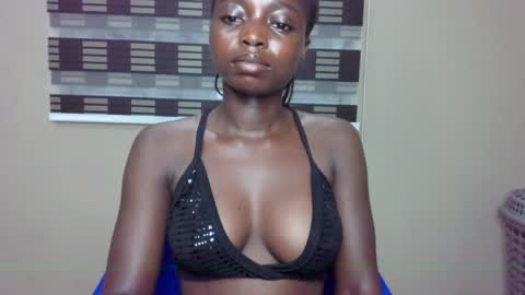 petitexxebony online show from May 16, 8:29 pm