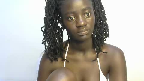 petitte_gyaal online show from October 18, 3:57 pm