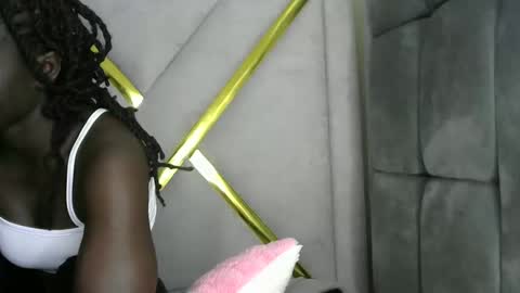 petitte_gyaal online show from November 21, 7:18 am