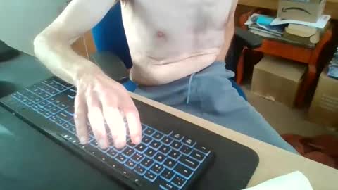 Snapshot of petitwilly chatting on November 26, 9:21 am petitwilly online show from November 26, 9:21 am