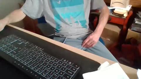 Snapshot of petitwilly chatting on November 28, 12:41 pm petitwilly online show from November 28, 12:41 pm
