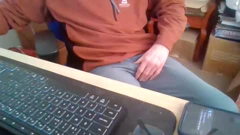 Snapshot of petitwilly chatting on February 4, 10:32 am petitwilly online show from February 4, 10:32 am