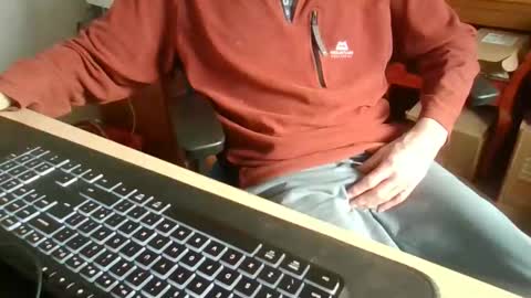 Snapshot of petitwilly chatting on February 23, 8:55 am petitwilly online show from February 23, 8:55 am