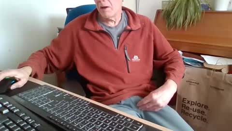 Snapshot of petitwilly chatting on March 30, 8:15 am petitwilly online show from March 30, 8:15 am