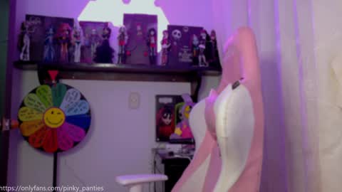 Snapshot of petra_butterfly chatting on September 17, 12:12 am i.. .U can call me Nick .... Help me to reach 200 thumbs up online show from September 17, 12:12 am