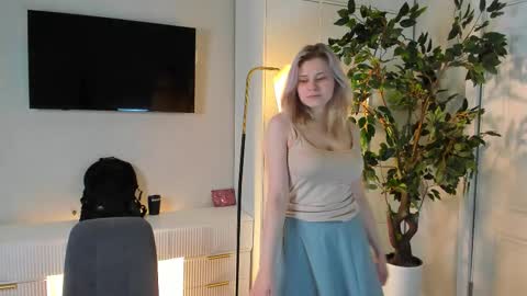 Snapshot of petrinahalyk chatting on October 14, 8:04 am Im Mira whats your name online show from October 14, 8:04 am