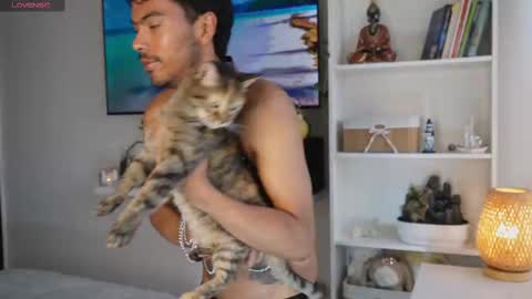 Snapshot of pettercat chatting on November 6, 7:37 pm Pettercat online show from November 6, 7:37 pm