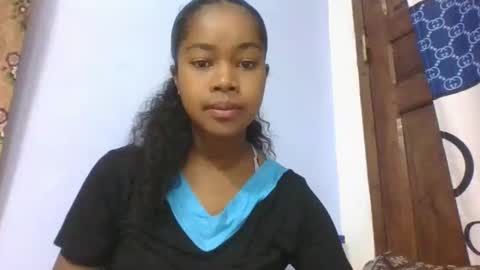 phania185885 online show from March 16, 4:40 am