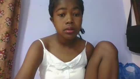 phania185885 online show from April 9, 3:39 am