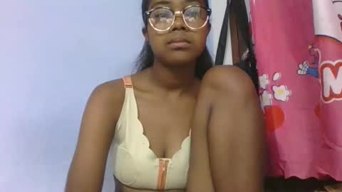 phania185885 online show from May 4, 4:52 am