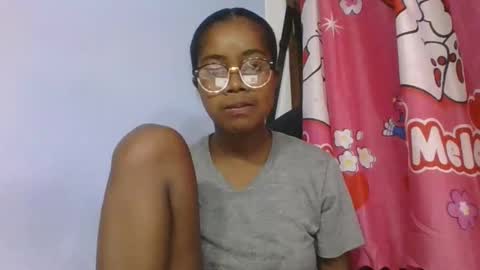 phania185885 online show from May 5, 5:37 am