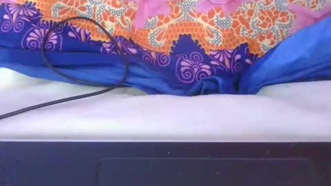 phania185885 online show from May 18, 5:08 pm