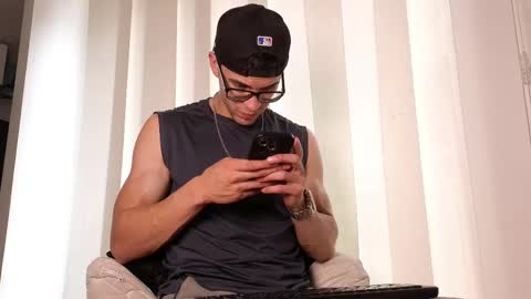 Snapshot of phantom_bigger1 chatting on September 9, 12:37 pm phantom_bigger1 online show from September 9, 12:37 pm