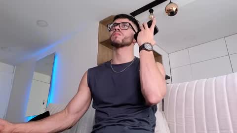 phantom_bigger1 online show from November 10, 3:33 pm