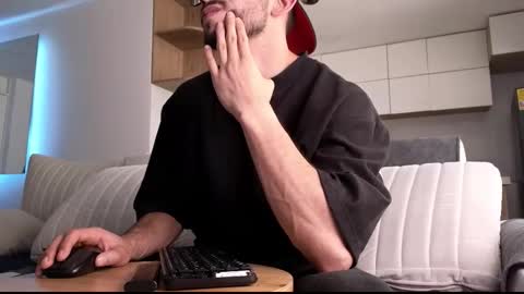 phantom_bigger1 online show from December 19, 7:10 pm