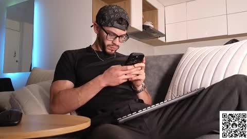 phantom_bigger1 online show from February 6, 8:23 pm