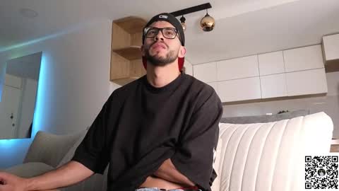 phantom_bigger1 online show from February 10, 12:42 pm