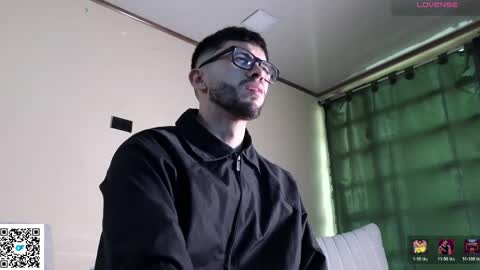 Snapshot of phantom_bigger1 chatting on April 17, 8:56 pm phantom_bigger1 online show from April 17, 8:56 pm
