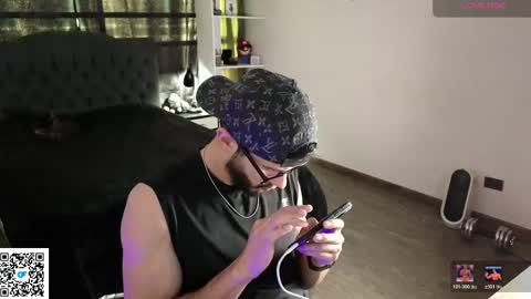 Snapshot of phantom_bigger1 chatting on May 16, 6:39 pm phantom_bigger1 online show from May 16, 6:39 pm