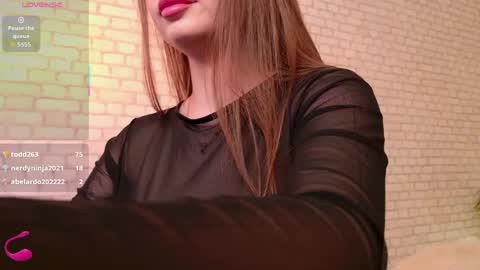 Snapshot of phantomlace chatting on April 5, 5:37 am Alice online show from April 5, 5:37 am